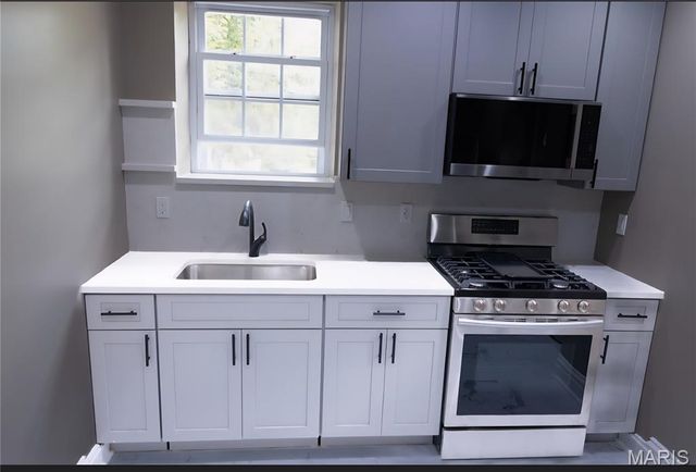 40 Sunset Court, Pasadena Park, MO 63121