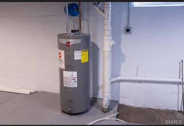 40 Sunset Court, Pasadena Park, MO 63121