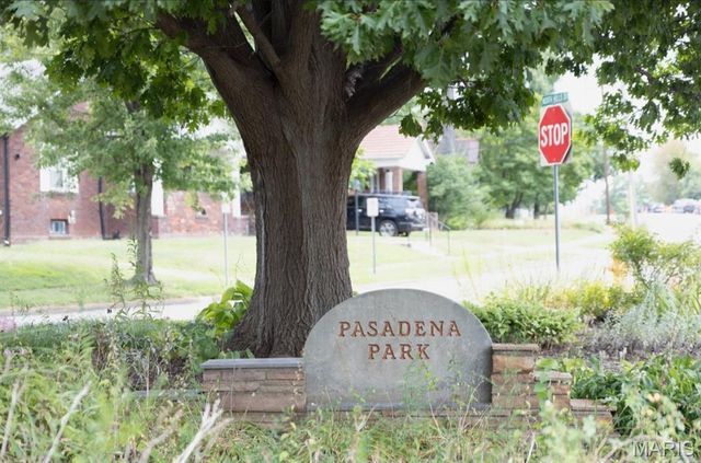 40 Sunset Court, Pasadena Park, MO 63121