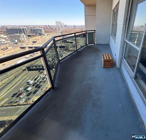 2077 Center Avenue 22H, Fort Lee, NJ 07024