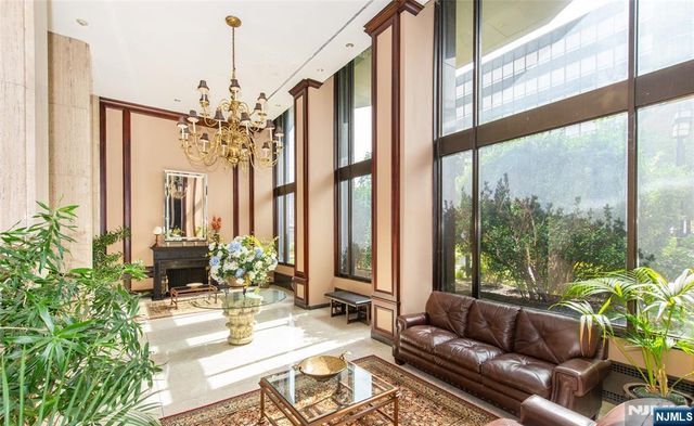 2077 Center Avenue 22H, Fort Lee, NJ 07024