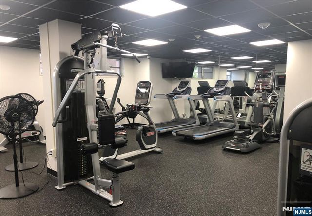 2077 Center Avenue 22H, Fort Lee, NJ 07024