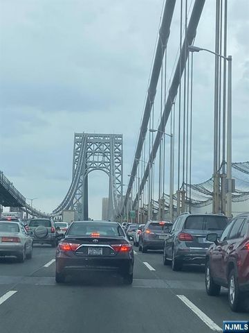 2077 Center Avenue 22H, Fort Lee, NJ 07024