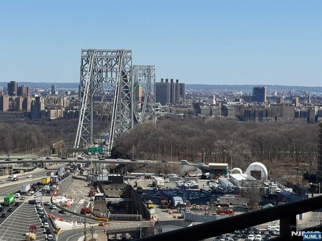 2077 Center Avenue 22H, Fort Lee, NJ 07024