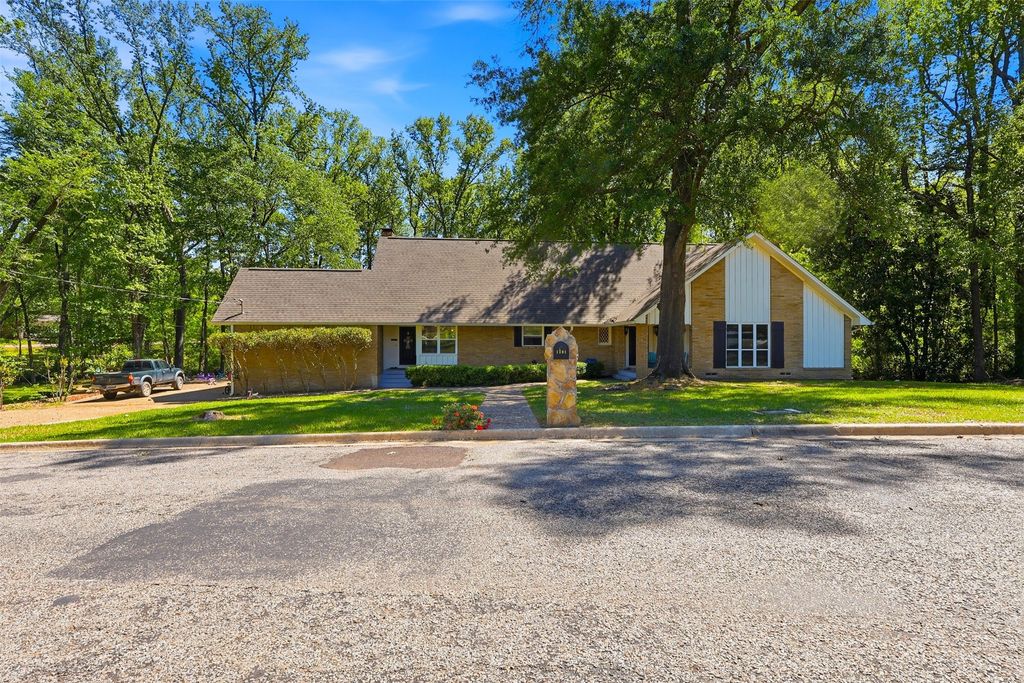 1201 Garden Avenue, Mt Pleasant, TX 75455