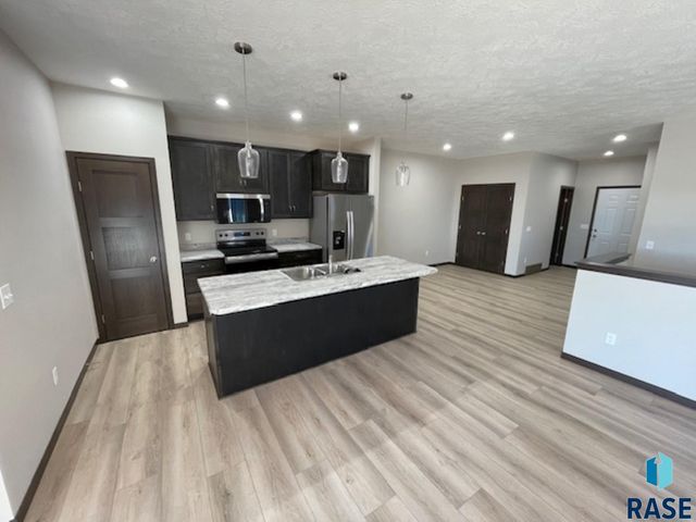 9643 W Tunis Dr Drive, Sioux Falls, SD 57106