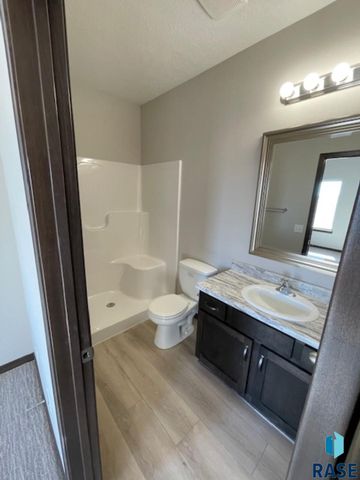 9643 W Tunis Dr Drive, Sioux Falls, SD 57106