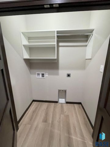 9643 W Tunis Dr Drive, Sioux Falls, SD 57106