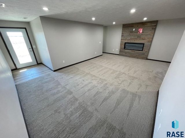 9643 W Tunis Dr Drive, Sioux Falls, SD 57106