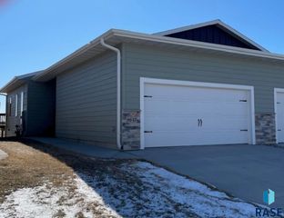 9643 W Tunis Dr Drive, Sioux Falls, SD 57106