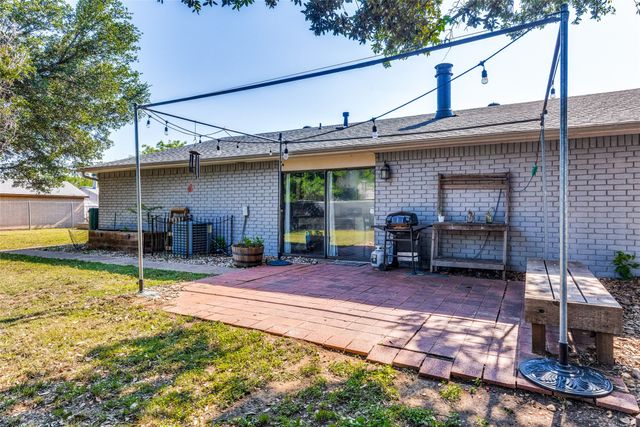 4201 Longmeadow Way, Fort Worth, TX 76133