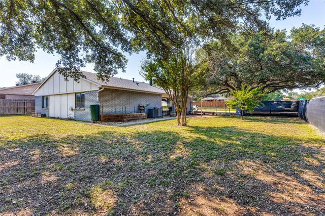 4201 Longmeadow Way, Fort Worth, TX 76133