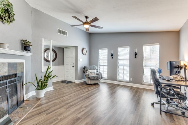 4201 Longmeadow Way, Fort Worth, TX 76133