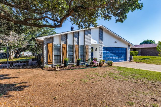 4201 Longmeadow Way, Fort Worth, TX 76133