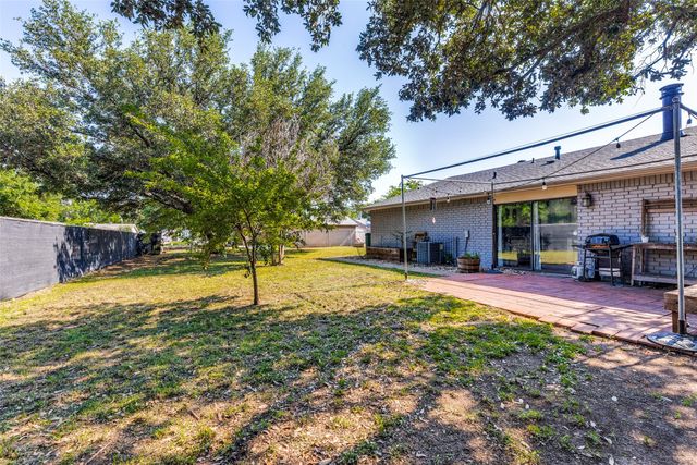 4201 Longmeadow Way, Fort Worth, TX 76133