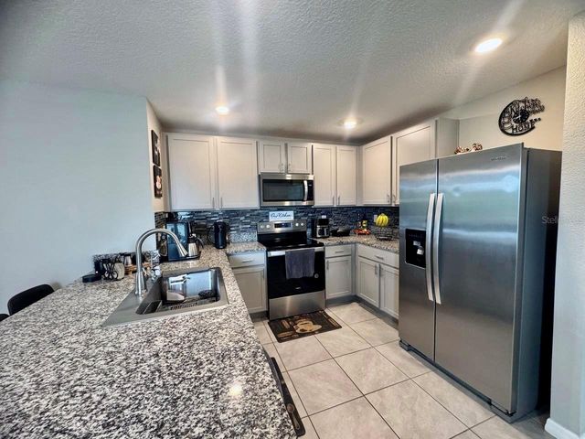 16605 MOSAIC OAR DRIVE, Wimauma, FL 33598