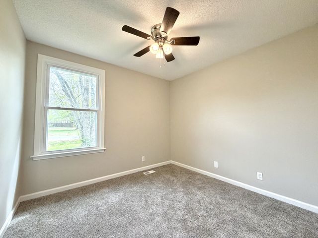 511 Jewel Dr, Clarksville, TN 37042