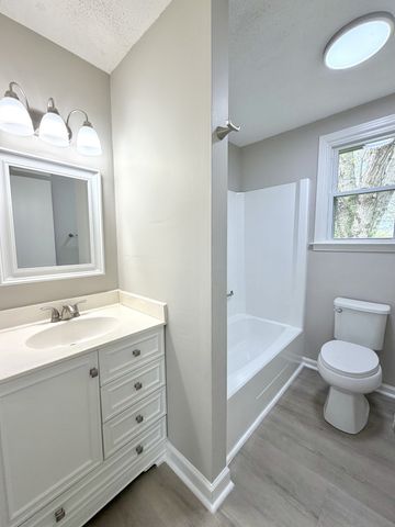 511 Jewel Dr, Clarksville, TN 37042