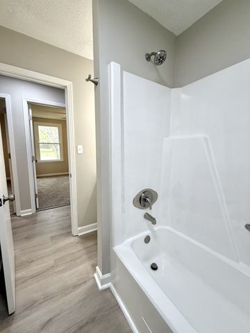 511 Jewel Dr, Clarksville, TN 37042