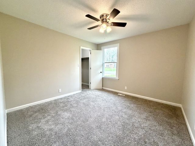 511 Jewel Dr, Clarksville, TN 37042