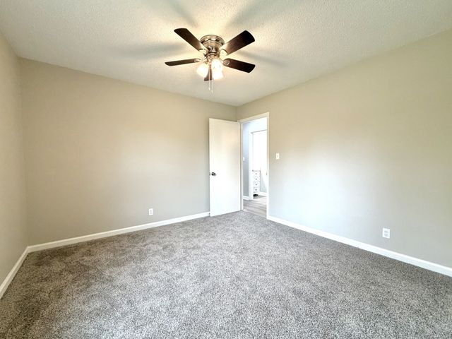 511 Jewel Dr, Clarksville, TN 37042