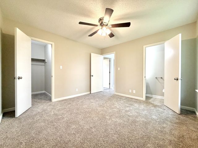 511 Jewel Dr, Clarksville, TN 37042