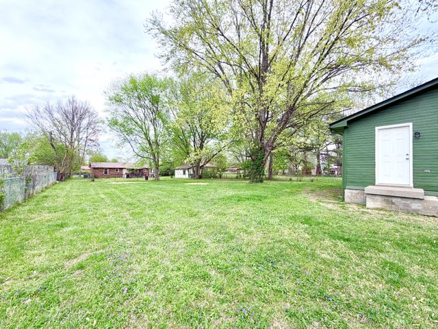 511 Jewel Dr, Clarksville, TN 37042