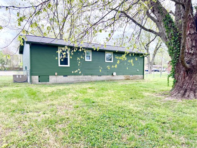 511 Jewel Dr, Clarksville, TN 37042