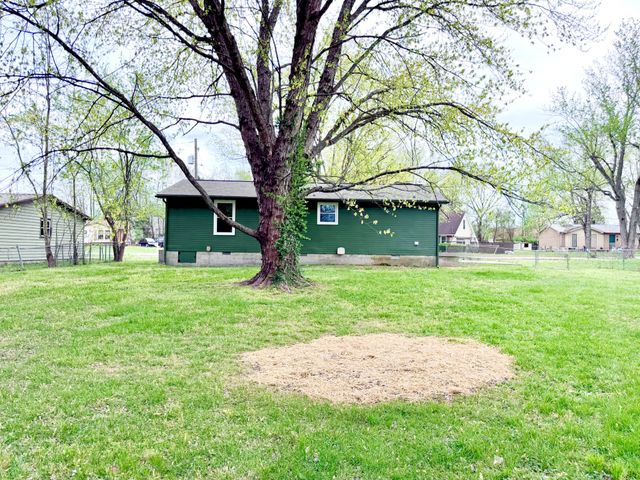 511 Jewel Dr, Clarksville, TN 37042