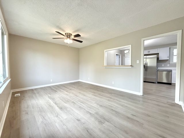 511 Jewel Dr, Clarksville, TN 37042