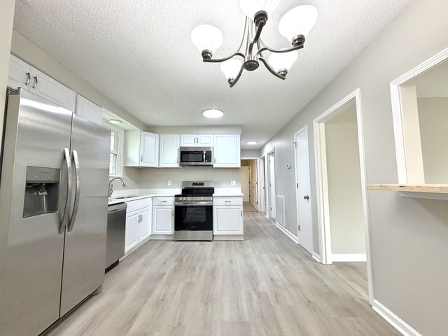 511 Jewel Dr, Clarksville, TN 37042