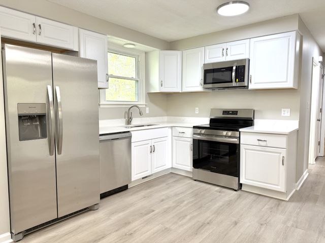 511 Jewel Dr, Clarksville, TN 37042