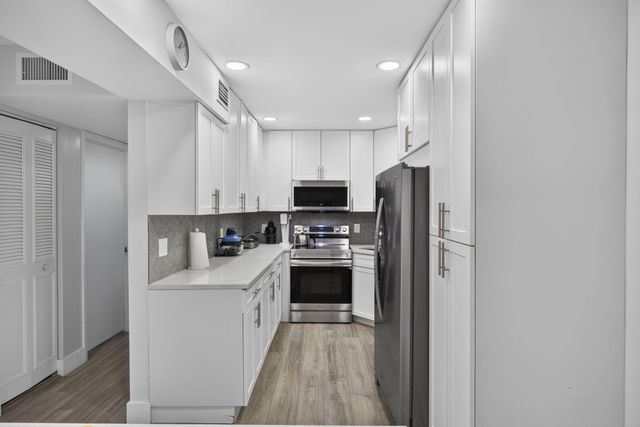 820 Sky Pine Way H2, Greenacres, FL 33415