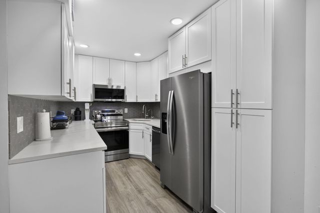 820 Sky Pine Way H2, Greenacres, FL 33415