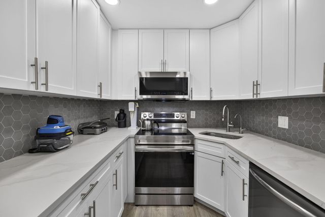 820 Sky Pine Way H2, Greenacres, FL 33415
