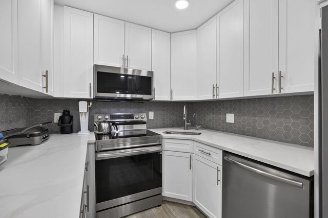 820 Sky Pine Way H2, Greenacres, FL 33415