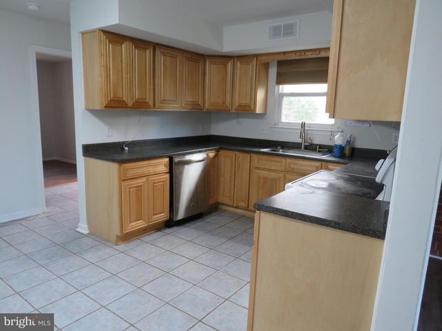 77 BRAITHWAITE LN, Quakertown, PA 18951