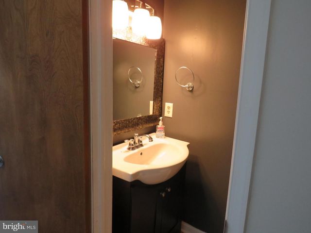 77 BRAITHWAITE LN, Quakertown, PA 18951