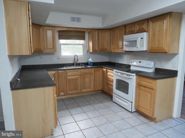 77 BRAITHWAITE LN, Quakertown, PA 18951
