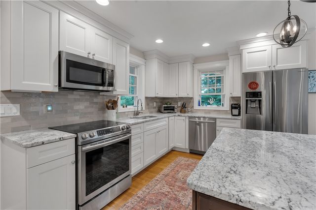 68 Wolf Hill Road, Smithfield, RI 02917