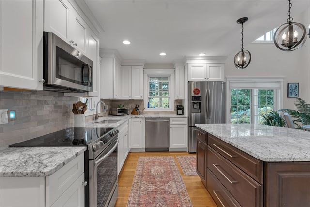 68 Wolf Hill Road, Smithfield, RI 02917