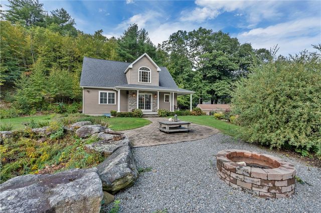 68 Wolf Hill Road, Smithfield, RI 02917