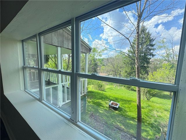 2528 Homehurst Ave, Overbrook, PA 15234
