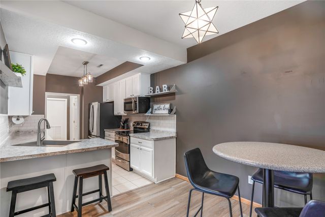 10603 Hickory Drive 2, Urbandale, IA 50322