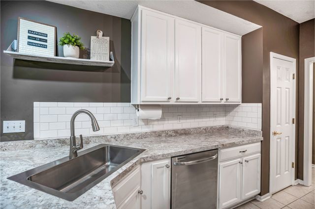 10603 Hickory Drive 2, Urbandale, IA 50322