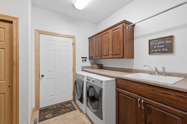 292 Maple Heights Road, Marshall, WI 53559