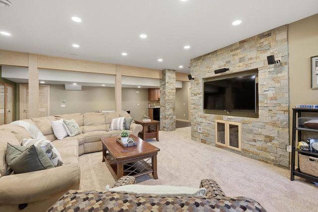 292 Maple Heights Road, Marshall, WI 53559