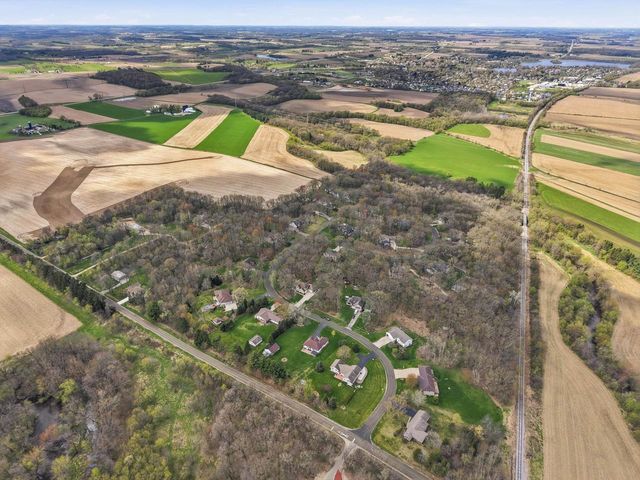292 Maple Heights Road, Marshall, WI 53559