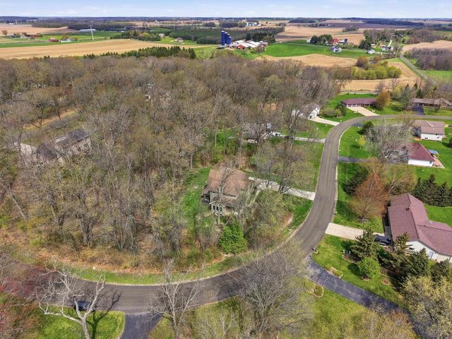292 Maple Heights Road, Marshall, WI 53559