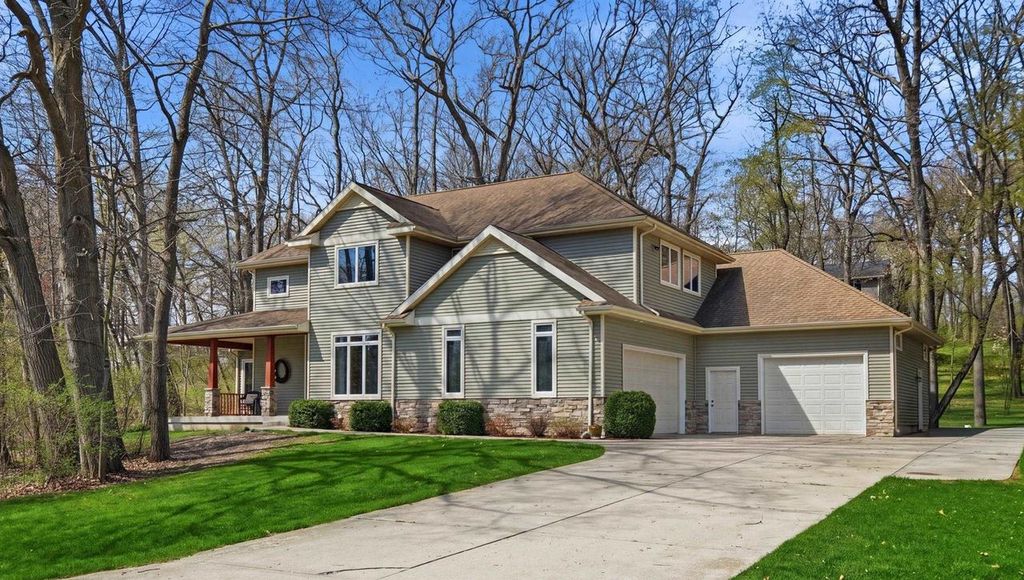 292 Maple Heights Road, Marshall, WI 53559